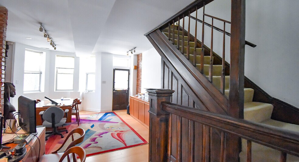 More Photos Of 37 Florida Ave NE, Washington Office For Sale