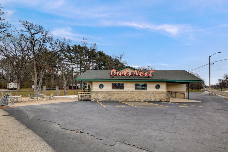 More Photos Of 617 E North St, Poynette Restaurant For Sale