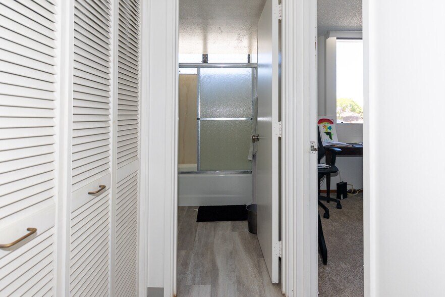 More Photos Of 922 Mccully St, Honolulu Apartments For Sale