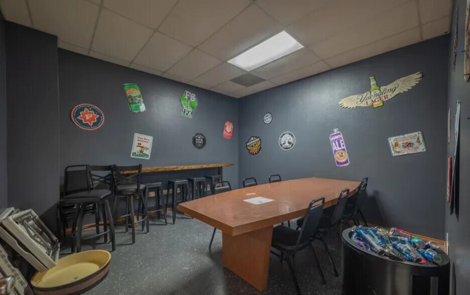 More Photos Of 1107 Cherokee Ave, Seneca Restaurant For Sale