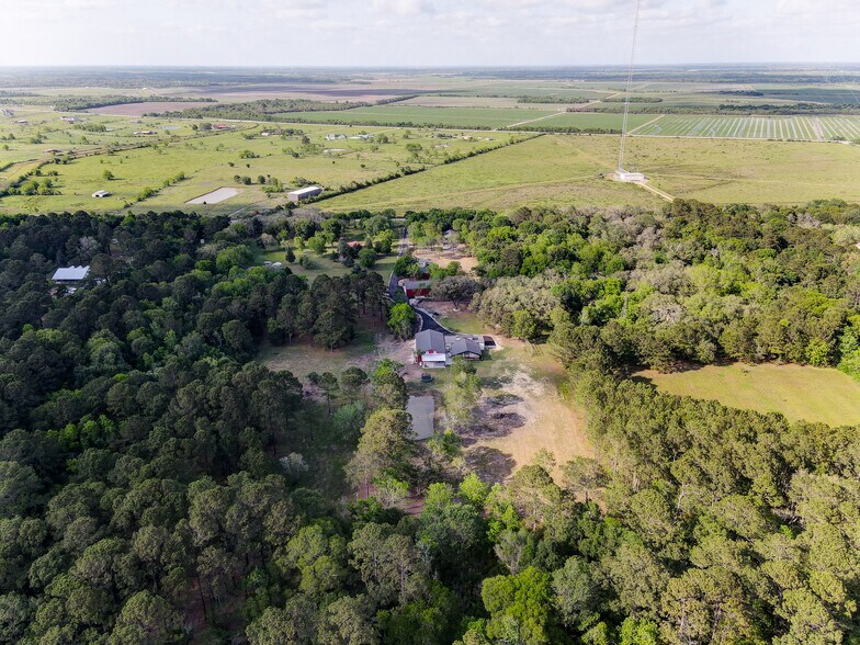 More Photos Of 4388 County Road 197, Alvin Specialty For Sale