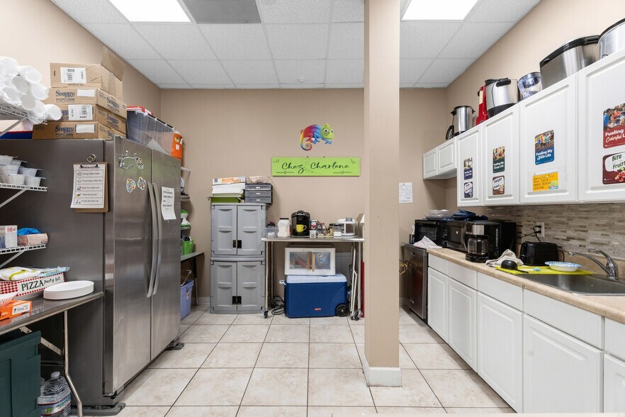 More Photos Of 2580-2590 SE Willoughby Blvd, Stuart Warehouse For Sale