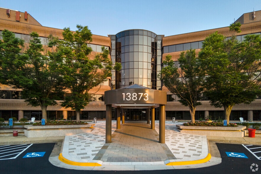 More Photos Of 13873 Park Center Rd, Herndon Office For Lease