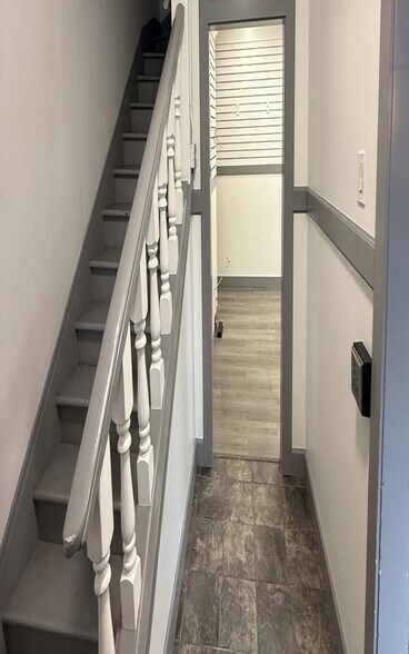 More Photos Of 1182 Thurlow St, Vancouver Freestanding For Lease