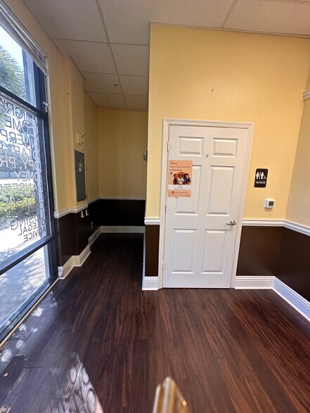 More Photos Of 7785 Davis Blvd, Naples Unknown For Lease