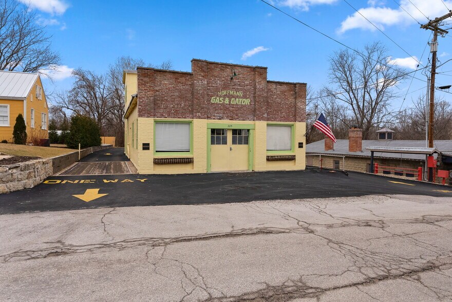 More Photos Of 225 Jackson St, Augusta Service Station For Sale