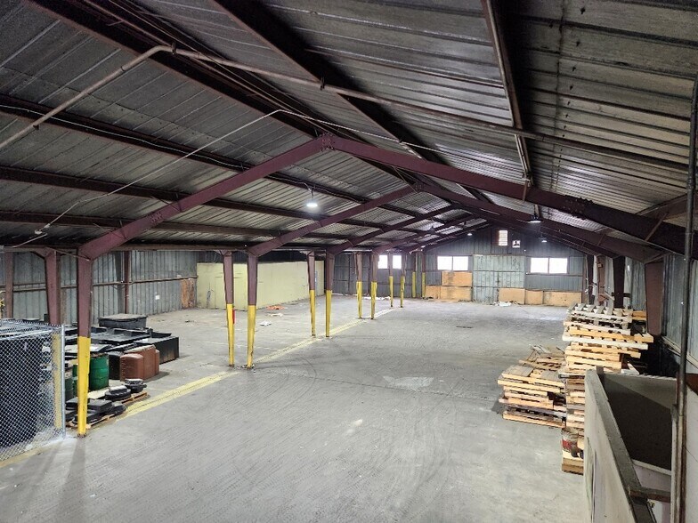 More Photos Of 237 W Liddell St, Charlotte Warehouse For Lease