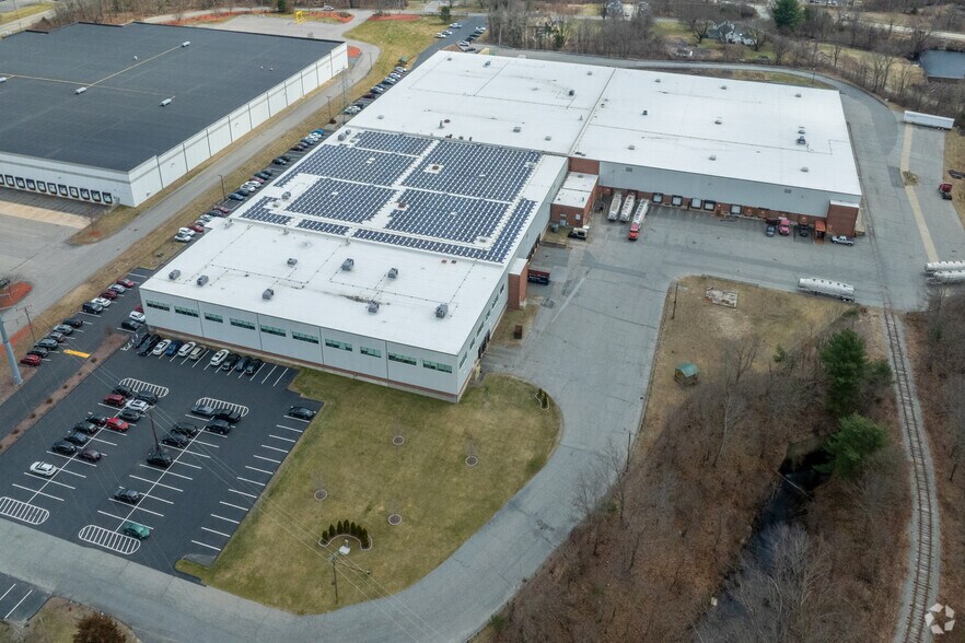 More Photos Of 28 Millbury St, Auburn Warehouse For Lease