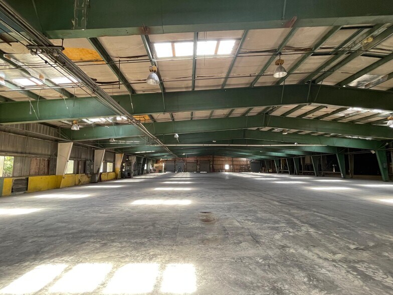 More Photos Of 3901 Camden Ave, Parkersburg Warehouse For Lease