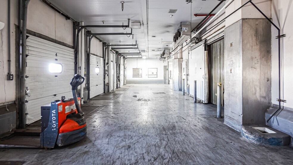 More Photos Of 3305 E Vernon Ave, Vernon Refrigeration Cold Storage For Sale