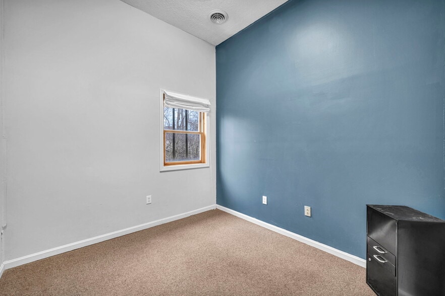More Photos Of 4020-4028 Colorado Ave, Sheffield Storefront Retail Office For Sale
