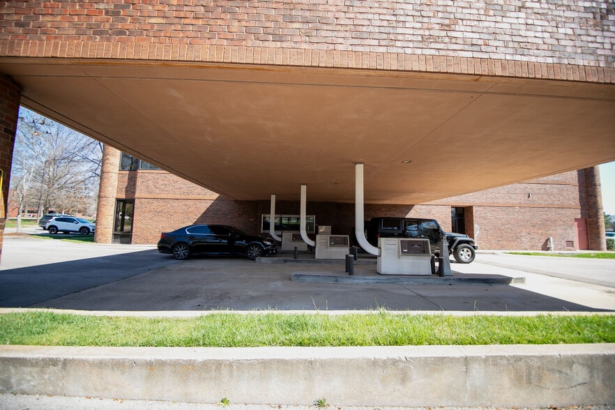 More Photos Of 5121 Maryland Way, Brentwood Office For Lease