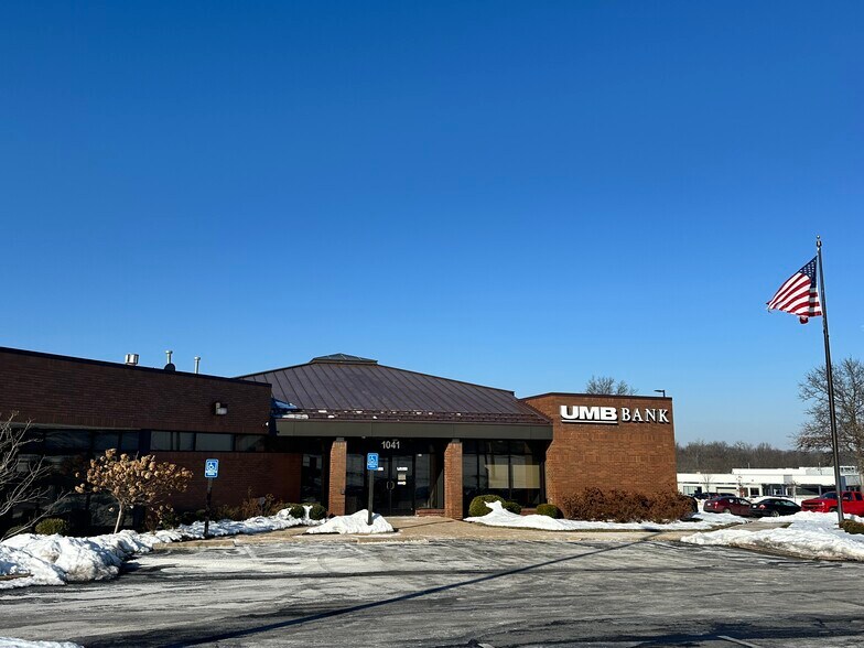 More Photos Of 1041-1049 S Woods Mill Rd, Chesterfield Storefront Retail Office For Lease