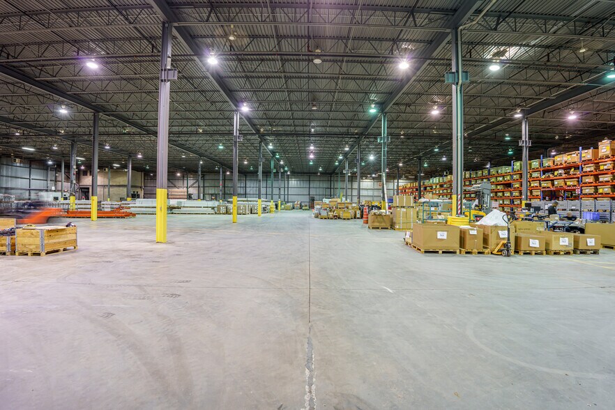 More Photos Of 1690 Rue Eiffel, Boucherville Warehouse For Lease