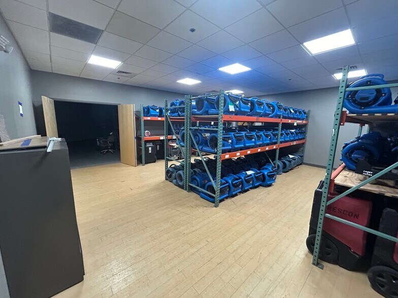 More Photos Of 290 Vanderbilt Ave, Norwood Research And Development For Lease