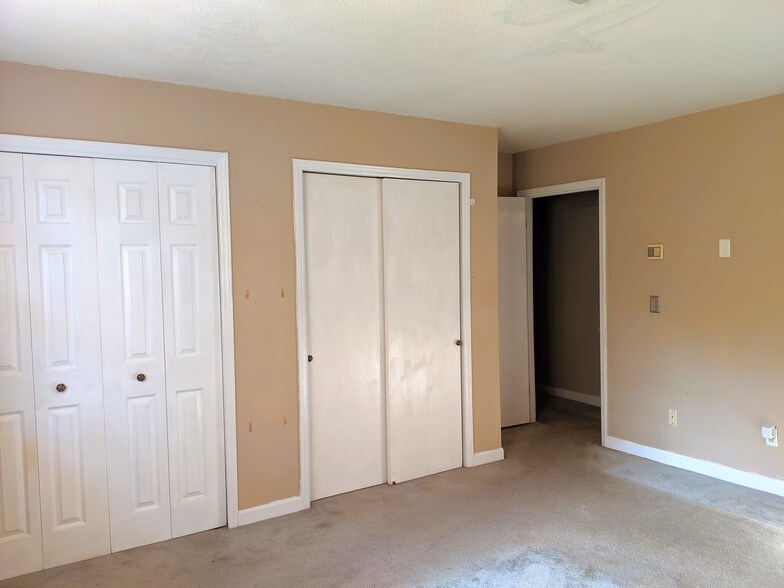 More Photos Of 104 Round Knob Rd, Lexington Office For Sale