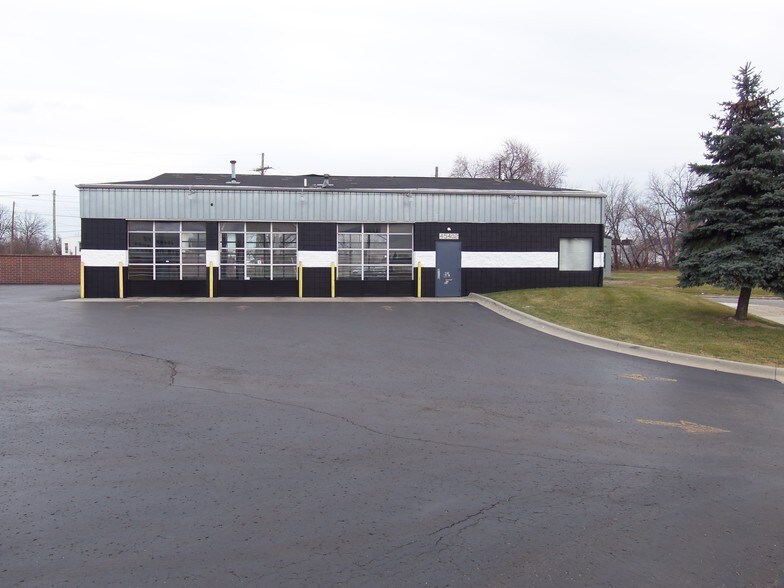 More Photos Of 45402 Woodward Ave, Pontiac Light Manufacturing For Lease