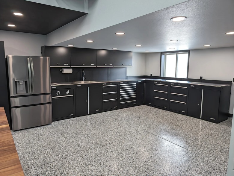 More Photos Of 7107 N 19th St, Bismarck Warehouse For Sale