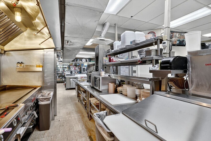 More Photos Of 550 McKeesport Rd, Elizabeth Freestanding For Sale