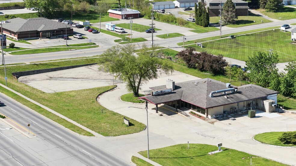 More Photos Of 2013 S Center St, Marshalltown Restaurant For Sale