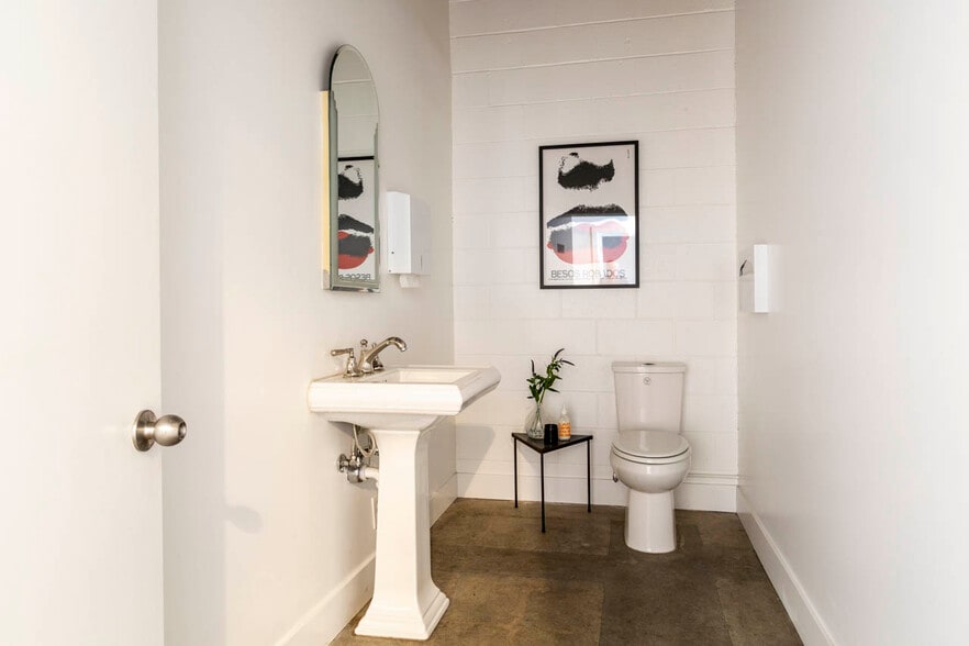 More Photos Of 5908 Barton Ave, Los Angeles Loft Creative Space For Sale