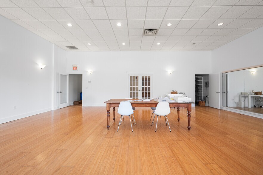 More Photos Of 107 Wilcox Rd, Stonington Loft Creative Space For Lease