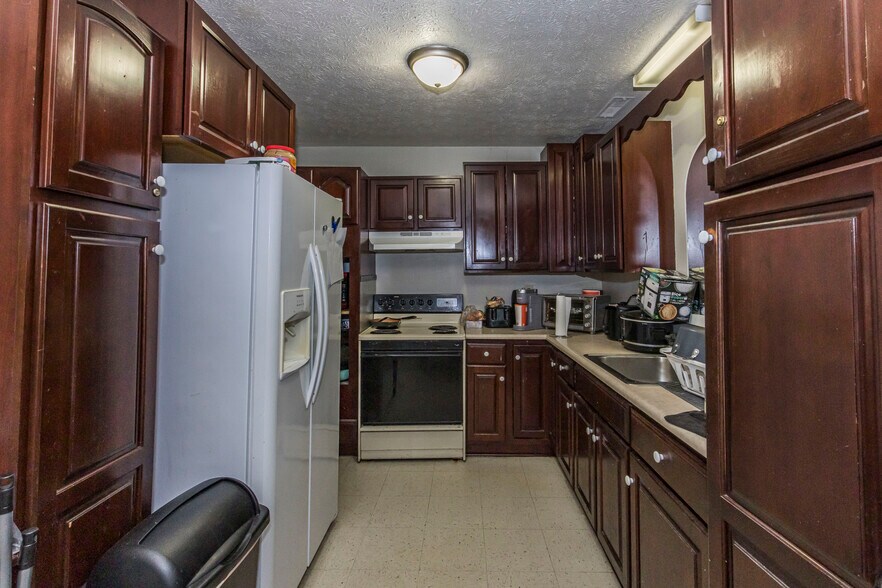 More Photos Of 3800 Grace Dr, Kent Multifamily For Sale