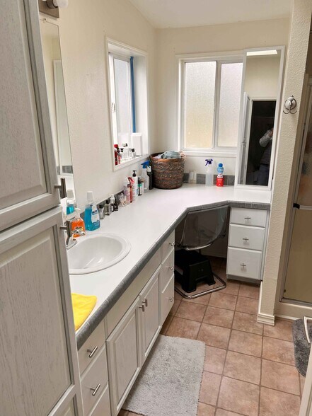 More Photos Of 17551 SE Highway 224, Damascus Manufacturing For Sale