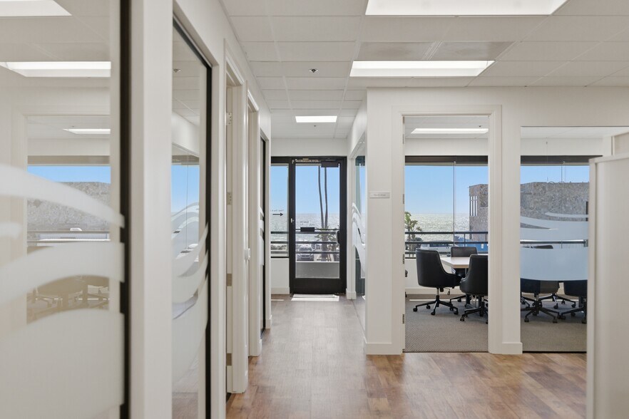 More Photos Of 2533 S Highway 101, Cardiff By The Sea Coworking Space