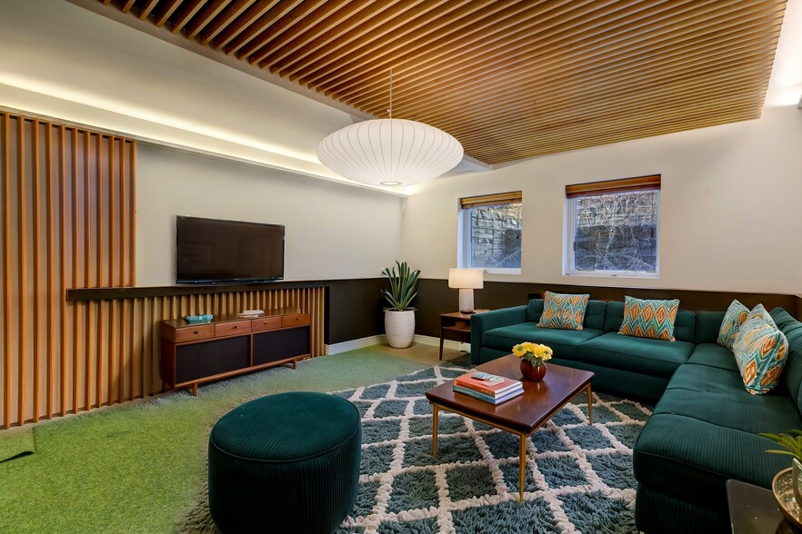 More Photos Of 1812 14A St SW, Calgary Office Residential For Sale