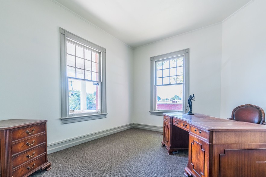 More Photos Of 1923 N Classen Blvd, Oklahoma City Office For Lease