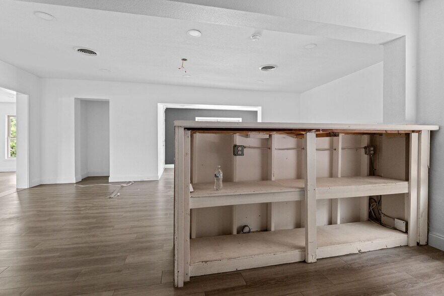 More Photos Of 901 S Main St, Rocky Top Office For Lease
