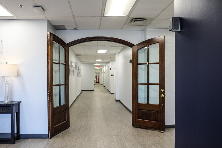 More Photos Of 1585 Roadhaven Dr, Stone Mountain Warehouse For Lease