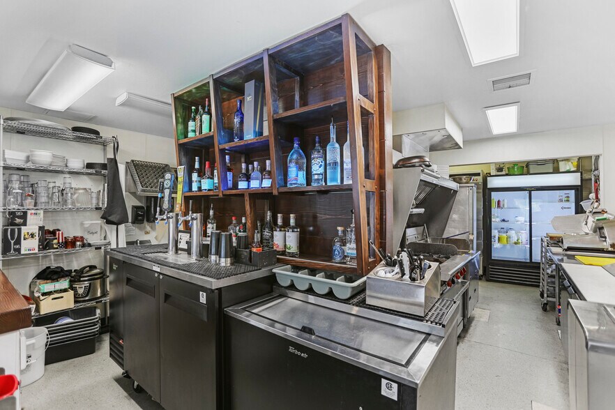 More Photos Of 31815 E Historic Columbia RI Hwy, Troutdale Convenience Store For Sale