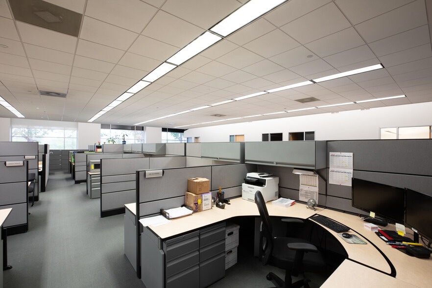 More Photos Of 3200 Manchester Tfwy, Kansas City Office For Sale