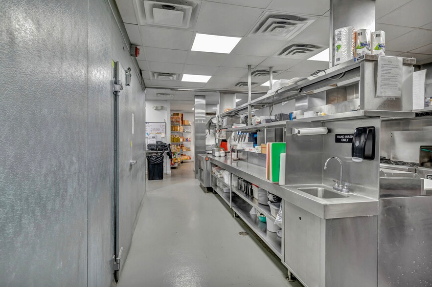 More Photos Of 53 N Howard Ave, Croswell Bar For Sale