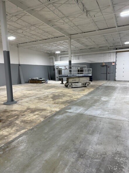 More Photos Of 338 Compass Cir, North Kingstown Warehouse For Lease