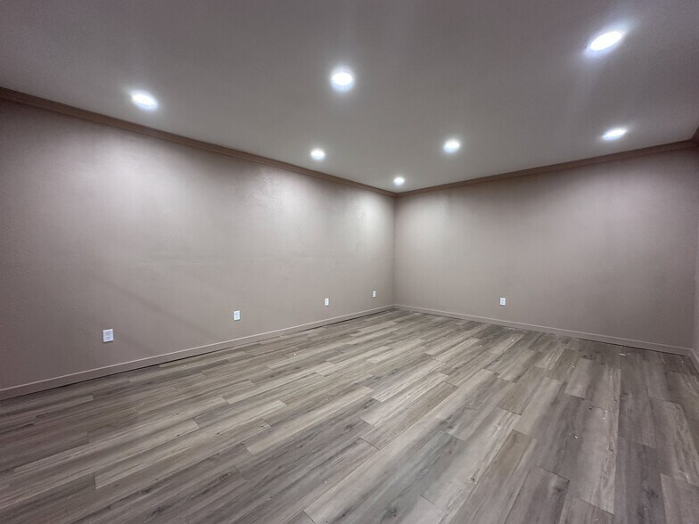 More Photos Of 1530 E 5th Ct, Tulsa Warehouse For Lease