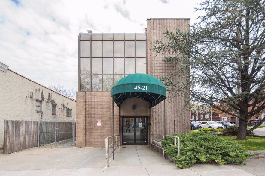 More Photos Of 4621 Little Neck Pky, Little Neck Office Residential For Sale