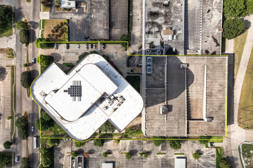 More Photos Of 363 N Sam Houston Pky E, Houston Office For Lease