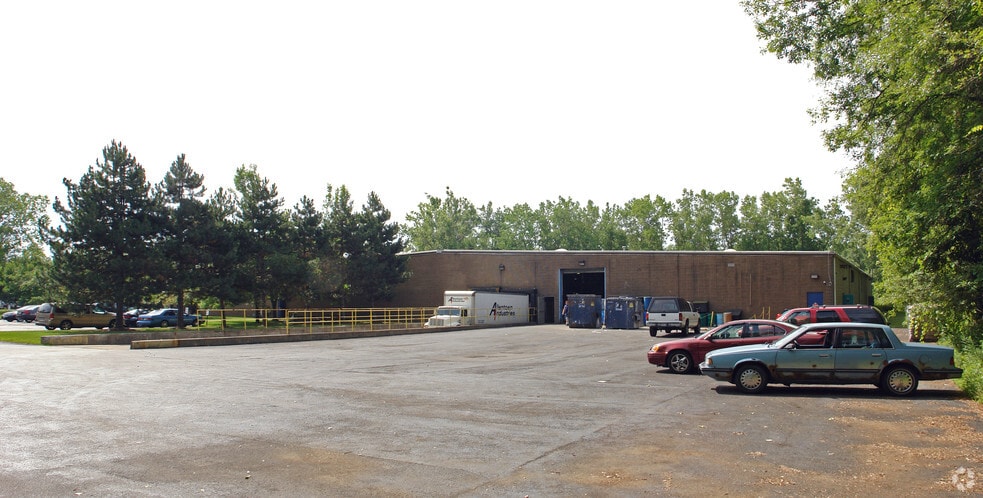 More Photos Of 55 Woodridge Dr, Amherst Manufacturing For Lease