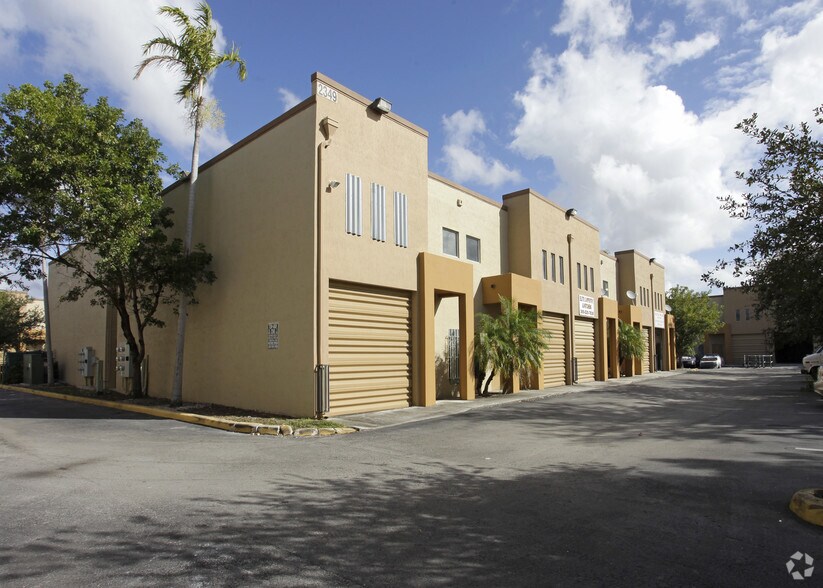 More Photos Of 2345 W 80th St, Hialeah Warehouse For Lease
