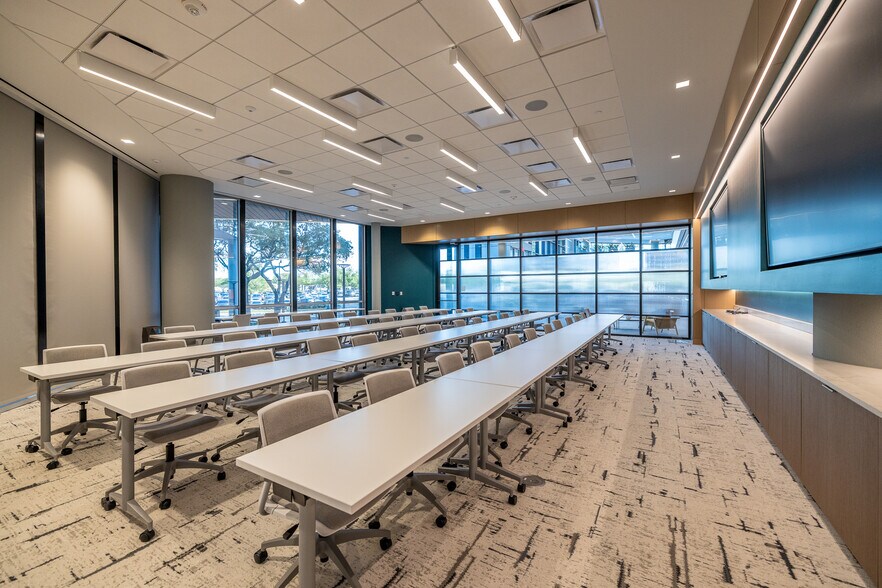 More Photos Of 820 Gessner Rd, Houston Office For Lease