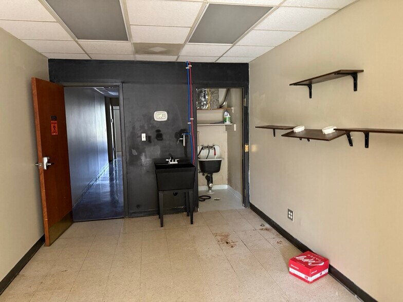 More Photos Of 1749 Gordon Hwy, Augusta Bank For Lease