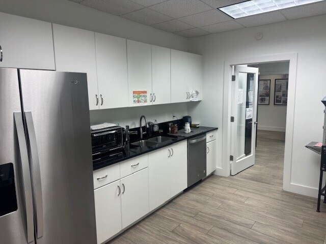 More Photos Of 1333 3rd Ave S, Naples Medical For Sale