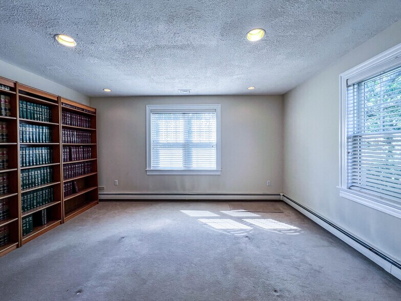 More Photos Of 300 Worcester Rd, Framingham Office For Sale