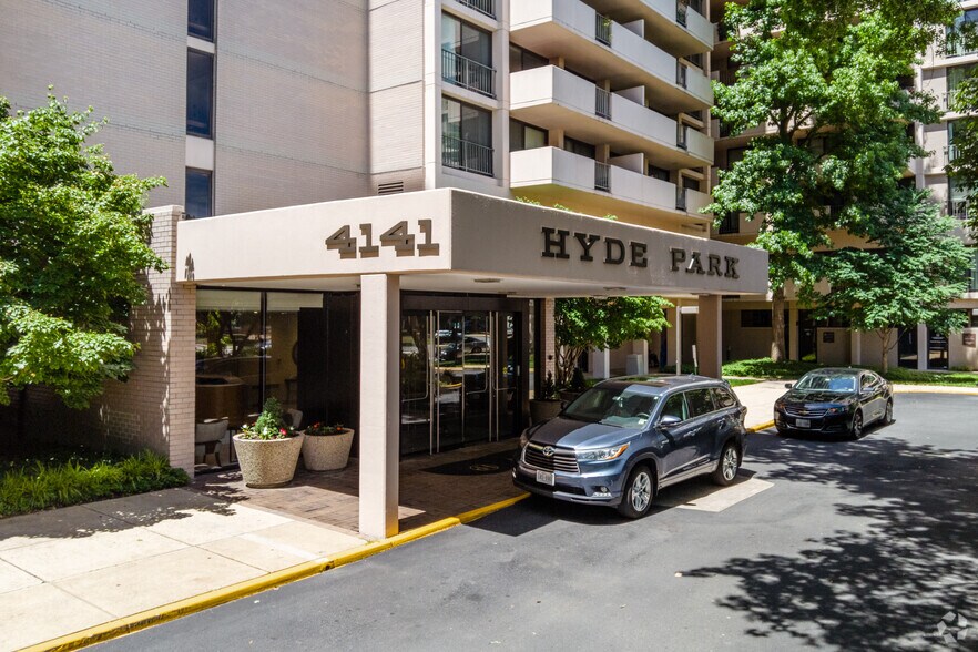 More Photos Of 4141 N Henderson Rd, Arlington Apartments For Lease