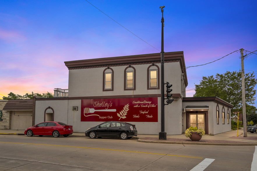 Primary Photo Of 532 Grand Ave, Little Chute Restaurant For Lease