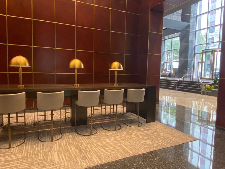 More Photos Of 50 N Laura St, Jacksonville Office For Lease