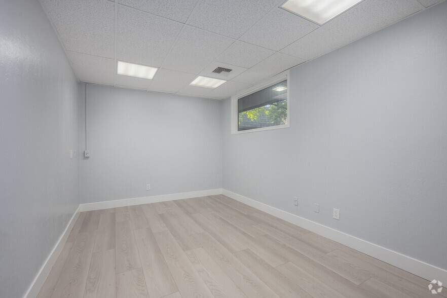 More Photos Of 3637 Mission Ave, Carmichael Office For Sale